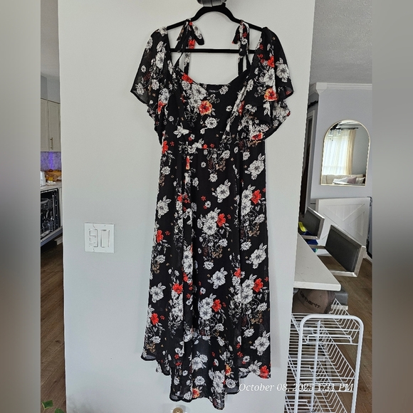 TORRID Black Floral Hi-Lo Chiffon Cold Shoulder Maxi Dress Size 0 - Picture 3 of 6